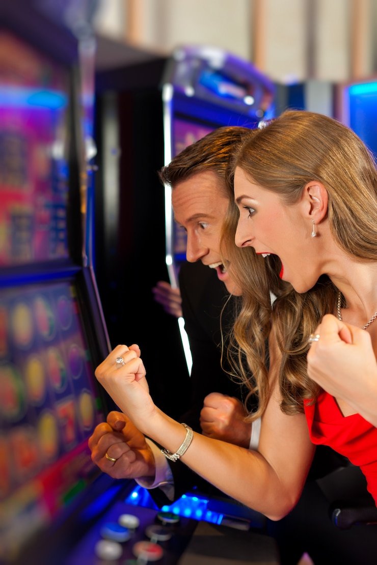 Dealer profesional pada sesi permainan live casino di platform m11bet menampilkan suasana interaktif